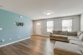 1108 Lake Village Dr in Columbia, SC - Building Photo - Building Photo