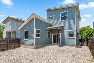 7101 Bennett Ave in Austin, TX - Building Photo - Building Photo