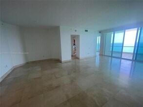 16047 Collins Ave, Unit 3002 in Sunny Isles Beach, FL - Building Photo - Building Photo