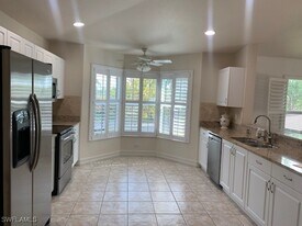 300 Diamond Cir in Naples, FL - Building Photo