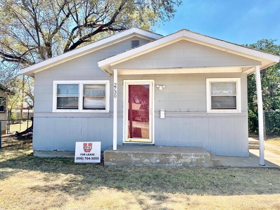 2730 E 3rd St in Lubbock, TX - Building Photo