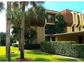 5250 Woodland Lakes Dr in Palm Beach Gardens, FL - Building Photo - Building Photo