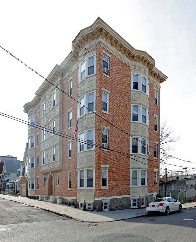 84 Ludlow St in Yonkers, NY - Building Photo - Building Photo