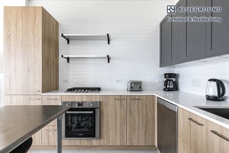 1035 W Van Buren St in Chicago, IL - Building Photo - Building Photo