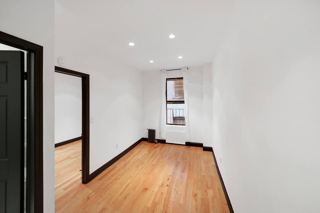 20 Avenue A in New York, NY - Building Photo
