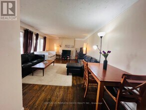 26 Larchwood Dr in St Catharines, ON - Building Photo - Building Photo