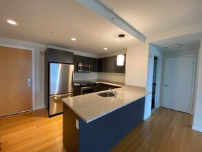 2 Earhart St in Cambridge, MA - Building Photo - Building Photo
