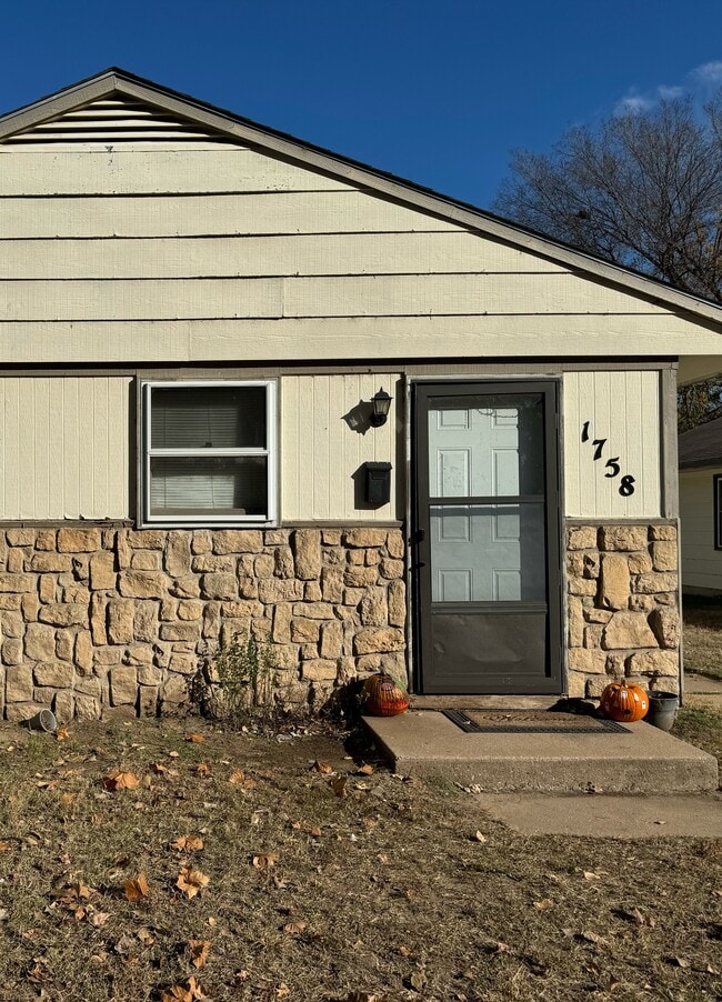 property at 1758 N Woodrow Ct