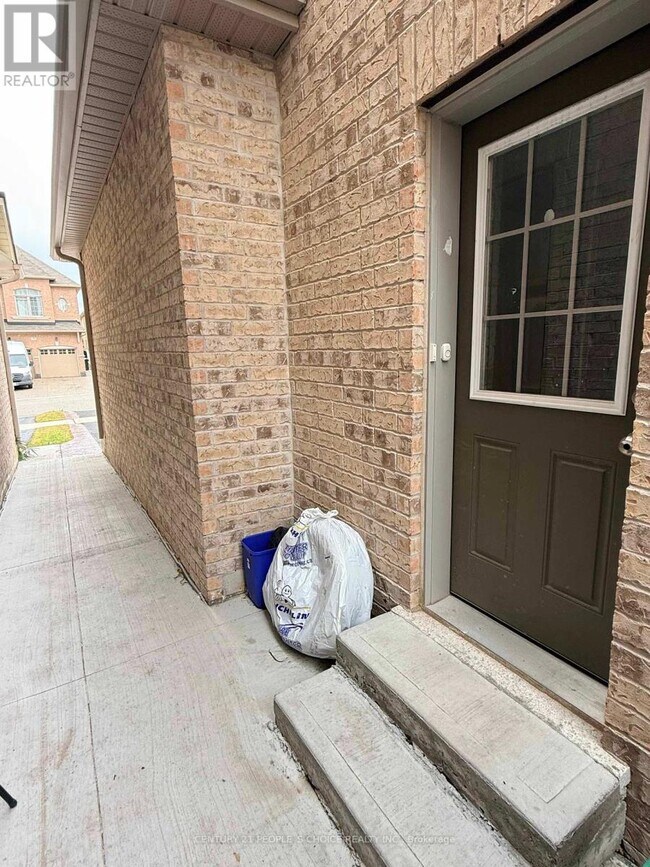 12 Bandera Dr in Brampton, ON - Building Photo - Building Photo