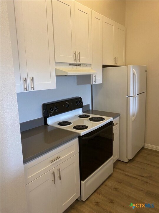 521 Dukeway Dr in Universal City, TX - Building Photo