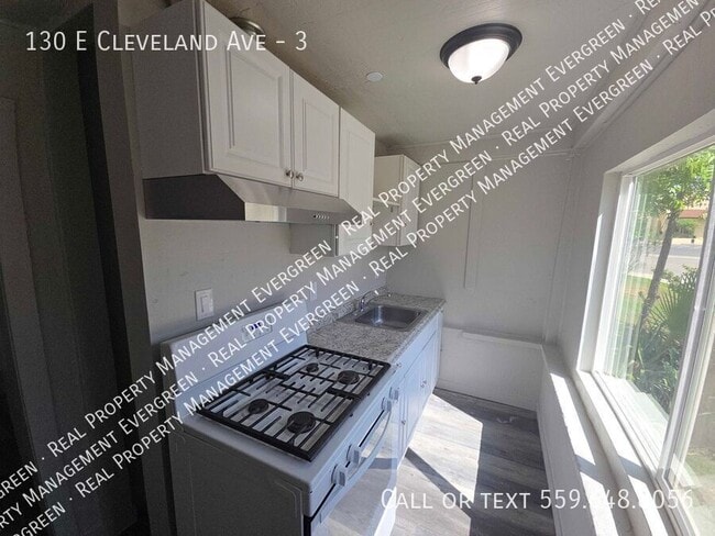 130 E Cleveland Ave in Porterville, CA - Building Photo - Building Photo