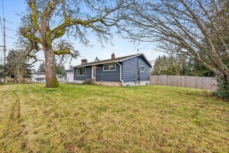 9518 Farwest Dr SW in Lakewood, WA - Building Photo - Building Photo
