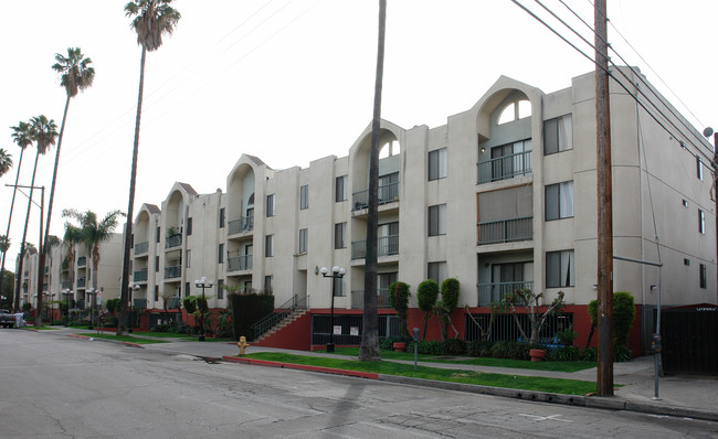 Beesan Condos Apartments in Van Nuys, CA - Foto de edificio - Building Photo