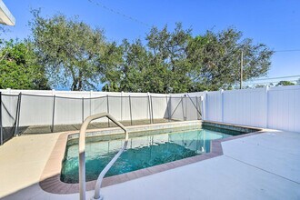 896 S Venice Blvd in Venice, FL - Building Photo - Building Photo