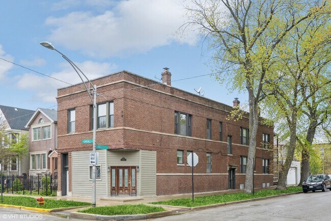 1900 W Oakdale Ave in Chicago, IL - Building Photo - Building Photo