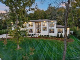 1323 Harding Pl in Nashville, TN - Building Photo