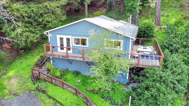17423 Neeley Rd in Guerneville, CA - Building Photo - Building Photo
