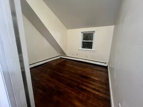 129 Bradstreet Ave, Unit 3 in Revere, MA - Foto de edificio - Building Photo