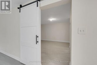 16 Waddington Crescent in Barrie, ON - Building Photo - Building Photo