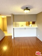 350 Burchett St in Glendale, CA - Foto de edificio - Building Photo