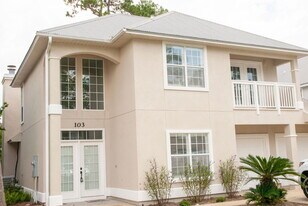 7009 N Lagoon Dr in Panama City Beach, FL - Building Photo