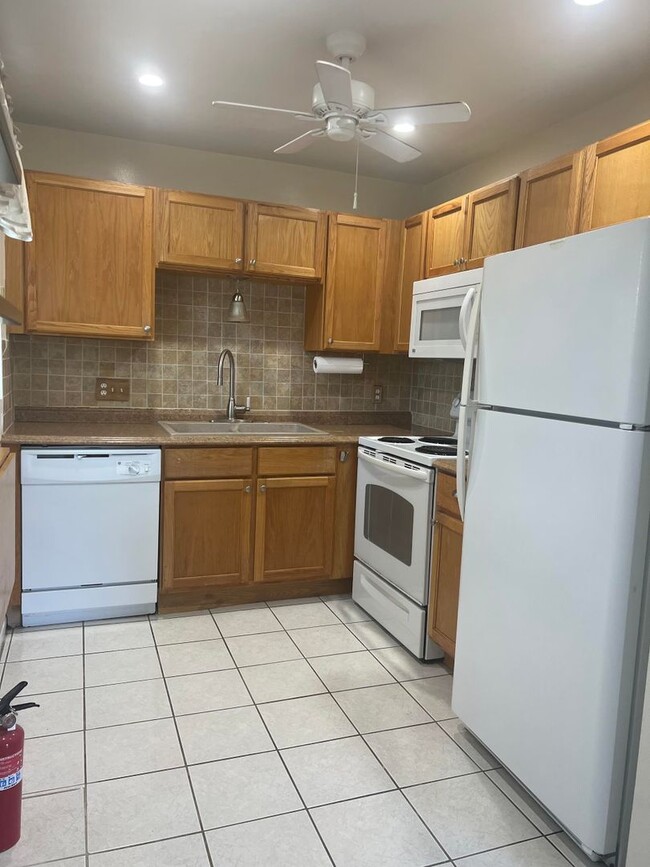 205 Andover Pl N in Sun City Center, FL - Building Photo - Building Photo
