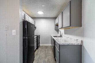 Kingston Cove Apartments in Wichita, KS - Building Photo - Interior Photo