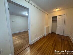 1615 Commonwealth Ave in Boston, MA - Building Photo - Building Photo