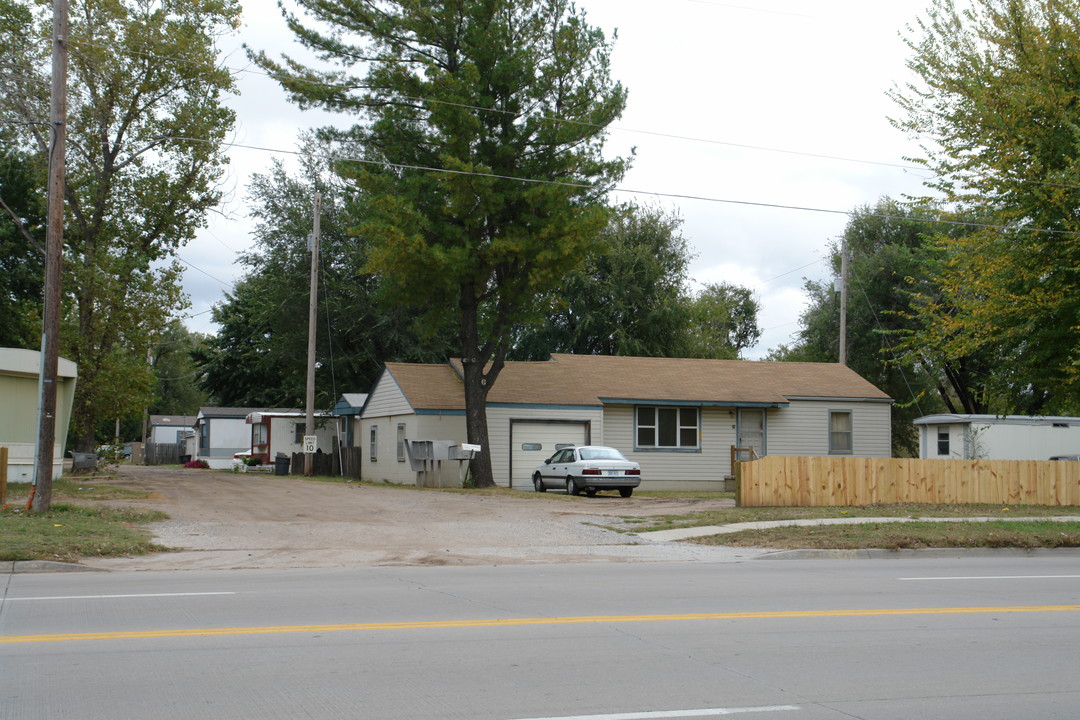 5420 S Broadway St in Wichita, KS - Building Photo