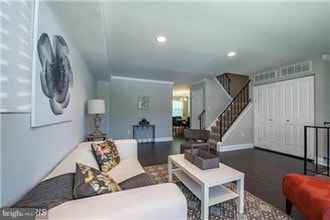 32 Golden Hill Ct in Catonsville, MD - Building Photo - Building Photo