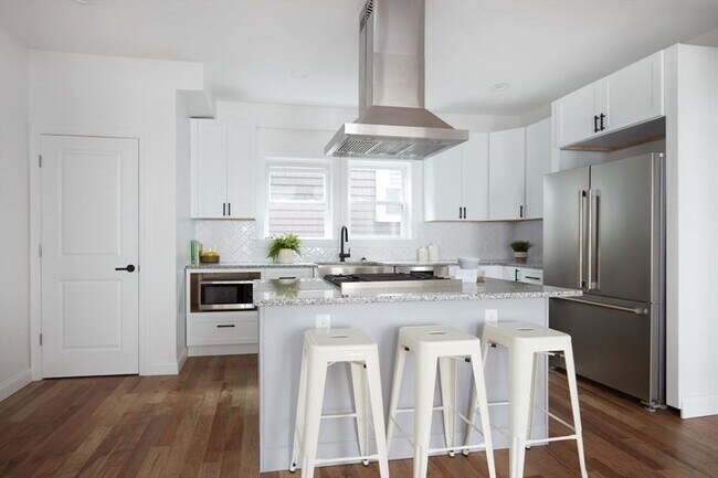 14 Cottage St in Chelsea, MA - Building Photo - Building Photo