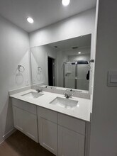8439 Sandy Coral Ln in Iowa Colony, TX - Building Photo - Building Photo