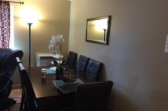 77 L Nicholas Rd, Unit F in Framingham, MA - Foto de edificio - Building Photo