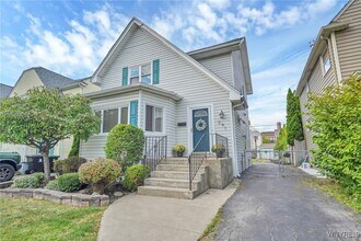 291 Tremont Ave in Kenmore, NY - Building Photo - Building Photo