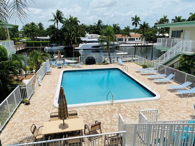 613 NW 27th Ave in Fort Lauderdale, FL - Building Photo - Building Photo