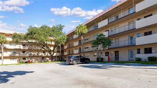property at 6301 N Falls Cir Dr