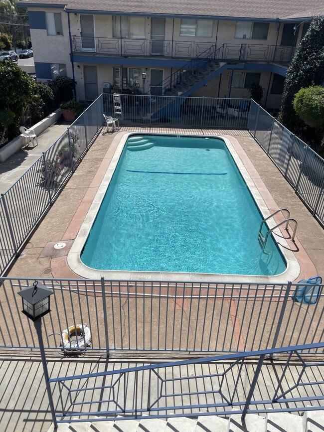 Golden Grove Manor in San Diego, CA - Foto de edificio - Building Photo