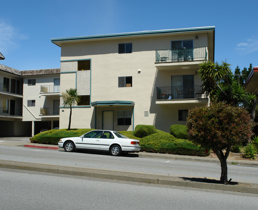 504 Richmond Dr in Millbrae, CA - Foto de edificio