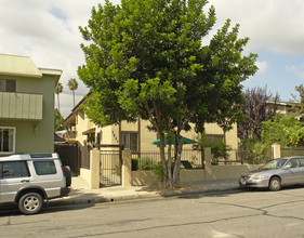 1237 N Ogden Dr in Los Angeles, CA - Building Photo - Building Photo