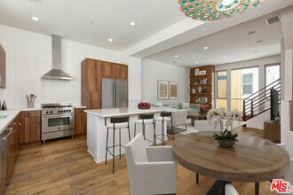 2206 Fox Ln in Los Angeles, CA - Building Photo - Building Photo