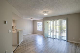 Briar Landings in Naples, FL - Building Photo - Interior Photo