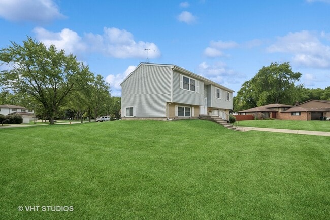 property at 30W145 Country Lakes Dr