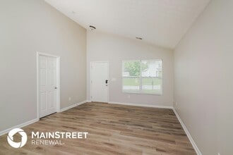 5817 Bannon Crossings Dr in Louisville, KY - Building Photo - Building Photo