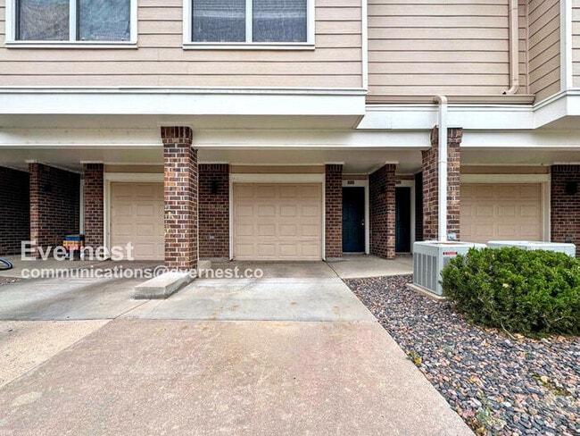 2016 Oxford Ln in Louisville, CO - Foto de edificio - Building Photo