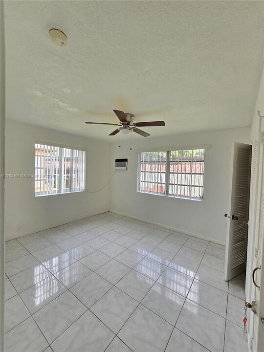 720 E 47th St in Hialeah, FL - Building Photo