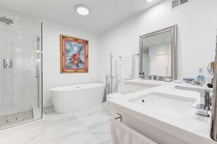 2234 S Piney Point Rd, Unit 110 in Houston, TX - Building Photo