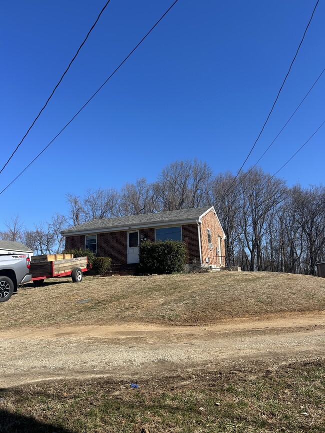 203 Rutledge Circle in Salem, VA - Building Photo - Building Photo