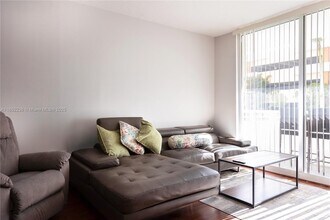 18800 NE 29th Ave, Unit 224 in Miami, FL - Building Photo - Building Photo