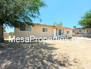 16457 Yucca Ave in Victorville, CA - Foto de edificio - Building Photo