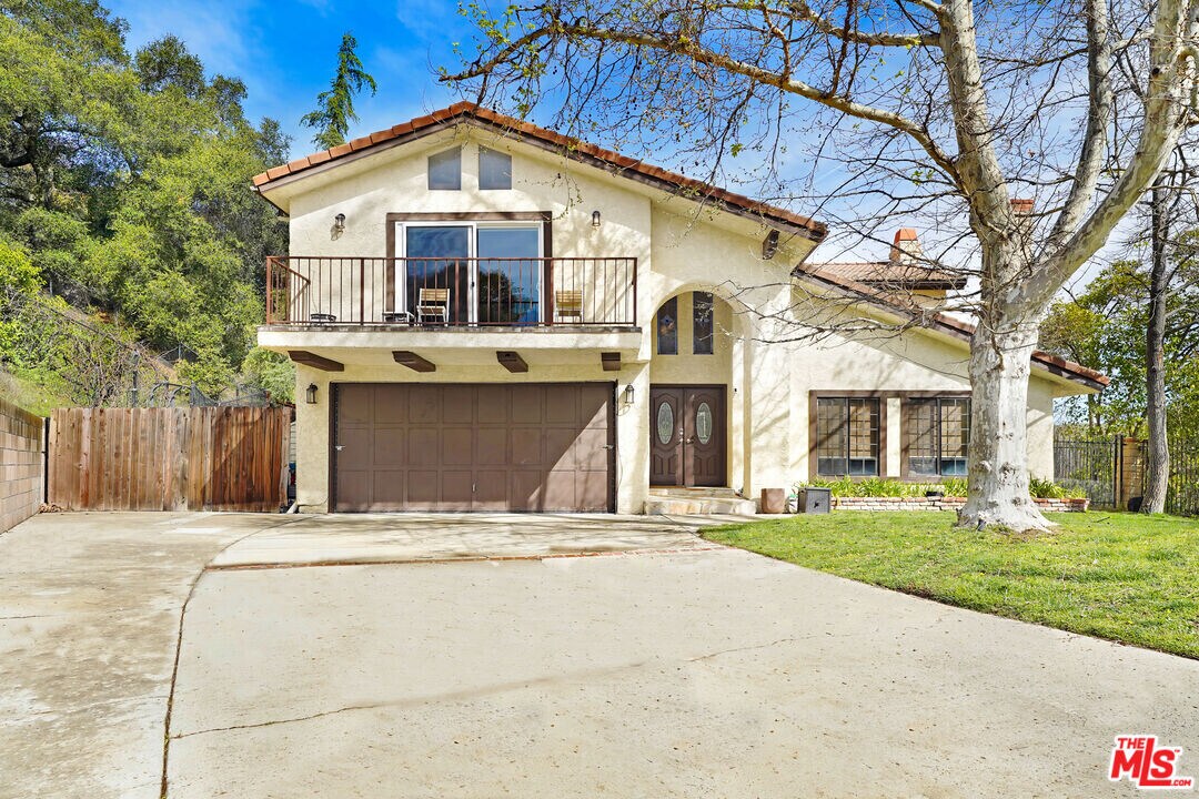 4911 Calle Robleda in Agoura Hills, CA - Building Photo